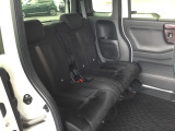 スライドドアなら狭い駐車場でもドアをぶつける心配がありません。ステップが低く乗り降りもしやすいです。