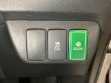 VSA装備車です。VSAはドライバーの操作と車の動きを見守っています。もし車の挙動が乱れたとき、4輪別々にブレーキをかけたり、エンジンパワーをしぼることによって車を安定させます。
