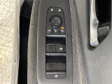 【パワーウインドウ】運転席のスイッチで、各席の窓ガラスの開閉ができます!あると便利ですよね!