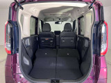 【多彩なシートアレンジ】背もたれを倒すとより多くの荷物を乗せることができます。