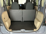 いろいろな使い方ができる広くて使い勝手のいい荷室。※一部、角度調整などができない車種もございます