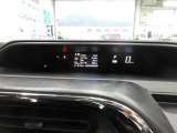 焦点を合わせやすい遠視点メーターを採用。前方の道路とメーター表示が一つの視界にとらえられるセンターメーター配置です。