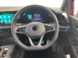 現代のVWの顔ともいえるGolf。なめらかな走りはもちろん安全性も充実させ、あなたのドライブに安心と楽しみを提供します。