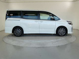 両側パワースライドドア付きだから、狭い駐車スペースなどでの 乗り降りラクラク!小さなお子さまのいるご家庭には嬉しい装備。