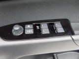 運転席のパワーウインドースイッチ部です。よく触れる場所だからこそ、使用状態があらわれますよね。ぜひこうした所もチェックしてください。