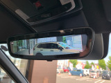 【アドバンスドルームミラー】後方カメラ映像を表示可能。荷物や乗員で後方が見えにくい時も安心です。