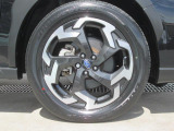 タイヤサイズは225/55R18です。