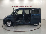 【まるごとクリーニング】シートを取り外し、車内を徹底洗浄。隅々まで丁寧に仕上げています。