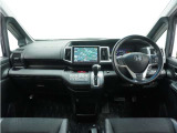 ◆視界広々で非常に運転しやすくロングドライブでも疲れを感じさせないすっきりとまとまったインパネ周りです。