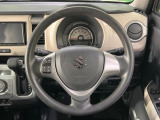 インテリアに合わせたデザインのステアリングは、運転される方のことも考え、運転しやすい形状、大きさです。是非一度、実際に触ってお確かめください。