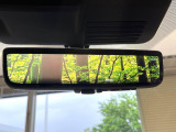【デジタルルームミラー】後席の大きな荷物や同乗者で後方が確認しづらい時でも安心!カメラが撮影した車両後方の映像をルームミラー内に表示。クリアな視界で状況の確認が可能です!