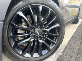 ●輸入車ならではの卓越した走りを支えるホイールと足回りです!日本車の走りに慣れている方にもぜひ体感して頂きたい程高いレベルでまとまっています!