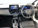 運転席は見やすく整理され、ナビも美しく装着され操作性にも優れています!
