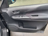 パワーウィンドウとなっています。運転席はオートになっているのでワンタッチ開閉することが出来ます。