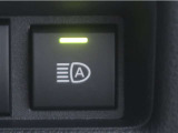 オートマチックハイビームとは、先行車や対向車のライトを認識し、ハイビームとロービームを自動で切り替える機能です。夜道の視界を確保します。詳細は販売店スタッフまでお尋ね下さい。