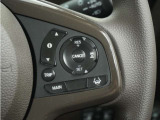 ◆アダプティブクルーズコントロール◆予め設定した車速内でクルマが自動的に加減速。前走車との適切な車間距離を維持しながら追従走行します。【LKAS】車線維持支援システムでステアリング操作を支援。