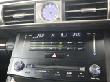 オートエアコンで車内の温度管理も自動調整で行ないますのでらくらくです!安心して運転に集中できます!!