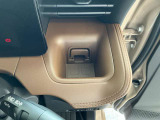 運転席・助手席にドリンクホルダーが付いてとっても便利です。