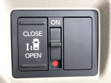 【パワースライドドア】スマートキーや運転席のスイッチでスライドドアの開閉が可能♪電動だから力を入れてドアを開ける必要が無く、小さいお子様でも、重い荷物を持っている時もラクに開け閉めできます♪