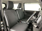 高いホールド性で運転姿勢が安定します。長距離ドライブでも疲れにくいのが魅力です。快適なドライビングライフをお送りください♪