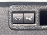 【パワーバックドア】スマートキーや運転席のボタンを押すだけでリアゲートが自動で開閉します!荷物を持っている時や、高い位置にあるバックドアを閉める際に便利な機能です♪