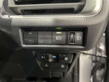 オートマチックハイビームとは、先行車や対向車のライトを認識し、ハイビームとロービームを自動で切り替える機能です。夜道の視界を確保します。詳細は販売店スタッフまでおたずねください。