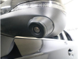 助手席側で見えにくい左前方の映像を、車内のマルチファンクションディスプレイに映し出します。前方への駐車や左寄せ、狭い道でのすれ違いなど、さまざまなシーンで安心して運転できる便利な機能です。