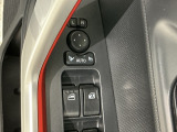 狭い駐車場で便利な電動格納ドアミラーが付いています。