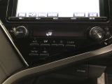 左右独立温度コントロールフルオートエアコンです。運転席、助手席それぞれで独立して温度設定ができます。冷え性の方が乗っても安心ですね♪
