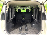 【パワーバックドア】スマートキーや運転席のボタンを押すだけでリアゲートが自動で開閉します!荷物を持っている時や、高い位置にあるバックドアを閉める際に便利な機能です♪