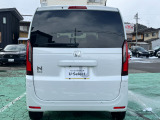 バック時目視しにくいクルマの周囲をカメラで映し出し、安全・安心駐車をサポート♪バックの苦手な方も後ろがハッキリ見えるので安心ですよ♪