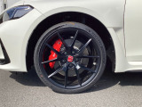 19インチリバースリムアルミホイール☆タイヤサイズは265/30ZR19です☆リムのイン側とアウト側の形状を反転させた構造で、これによりイン側の歪みを低減でき、タイヤ内側の接地圧が安定☆