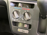 寒い冬も暑い夏も全席に快適な空調を届けてくれる、ダイヤル式エアコンを装備♪