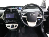 高いホールド性で運転姿勢が安定します。長距離ドライブでも疲れにくいのが魅力です。快適なドライビングライフをお送りください♪