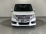 【HID】ディスチャージヘッドライトが装備されています。夜間走行時や雨の日に明るく安全に前方を照らすことが出来ます。対向車からも見えやすいので相手に接近を知らせることも出来ます。