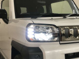 LEDヘッドライトです。デザイン性がよくとても明るいので、夜間の走行や悪天候でも安心です。しかも長寿命!