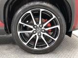 【純正アルミホイール】です!車両デザインに合わせてホイールをデザインしているため、見た目にもカッコイイアルミホイール♪洗車もラクチンで錆びません。