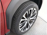 かっこいいホイールですね。 車のイメージを大きく左右するホイール部分はコダワリを持ちたいですね。