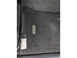高クオリティな純正フロアマット付き。