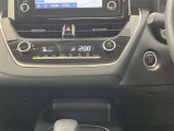 オートエアコンで車内も快適です。冬や雨の日の室内の結露防止等コンディションに加えて、冷え過ぎ、暖め過ぎに因る燃費を悪化を防ぎます
