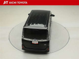 後方視界は、大きなバックドアガラスを採用し、十分確保されています。この車には、バックカメラとクリアランスソナーが付いています。ご安心ください。