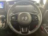 ハンドルにHondaセンシング系のクルーズコントロールやレーンキープアシストなどのスイッチと、オーディオの操作スイッチが装備されています。ハンドルから手を離さず安全に操作できます。