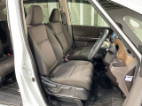 乗降がしやすい運転席。高さが調節できて小柄な方でも運転しやすいポジションをとることができます。