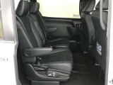 ゆとりある広々とした車内空間は、ドライブを始め買い物やレジャーなど、幅広く活躍します。一人でもみんなとでもお出かけを楽しみましょう!