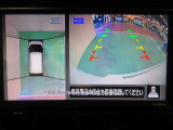 アラウンドビューモニターで車庫入れも空から見ている様に駐車できラクラクです。
