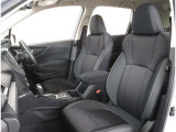 長時間の運転も疲れにくいフロントシート!体をしっかり支えてくれて運転がしやすい形状です!!