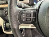 ステアリングにオーディオ操作スイッチが付いています。オーディオ画面に直接タッチしなくても操作が出来ますので、運転に集中できます。