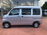 納車前にはプロのメカニックが点検、整備を行いますので安心してお乗り頂けます。