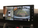 パノラミックビューモニター付きです。車両を上から見たような映像をディスプレイオーディオ画面に表示。運転席からの目視だけでは見にくい、車両周辺の状況をリアルタイムでしっかり確認できます。