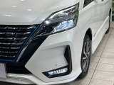 【LEDヘッドライト】悪天候や夜間走行時も良好な視界を確保し安心して運転できる高輝度LEDヘッドライトを装備!点灯速度が早く、消費電力も抑えられています。